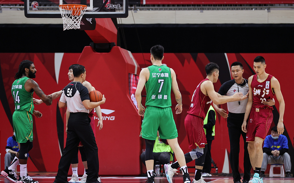 3377官方入口-新疆广汇训练开放日，赛前绝杀压哨引欢呼，NBA总决赛在即，赛程密集仍需轮换的简单介绍